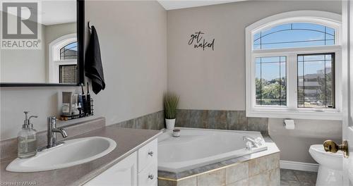 201 Jones Road, Stoney Creek, ON - Indoor Photo Showing Bathroom