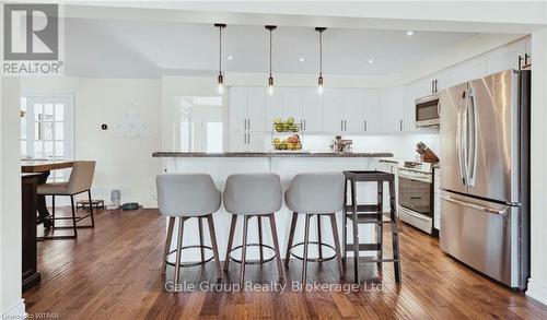 201 Jones Road, Hamilton (Fruitland), ON - Indoor Photo Showing Kitchen With Upgraded Kitchen