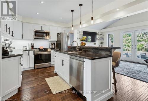 201 Jones Road, Hamilton (Fruitland), ON - Indoor Photo Showing Kitchen With Double Sink With Upgraded Kitchen