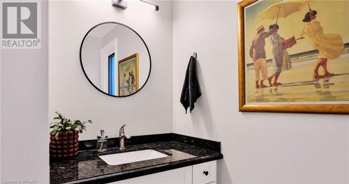 201 Jones Road, Stoney Creek, ON - Indoor Photo Showing Bathroom