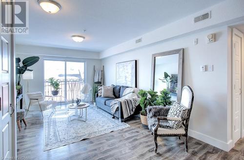 34 Brock Street Unit# 301, Woodstock, ON - Indoor Photo Showing Living Room