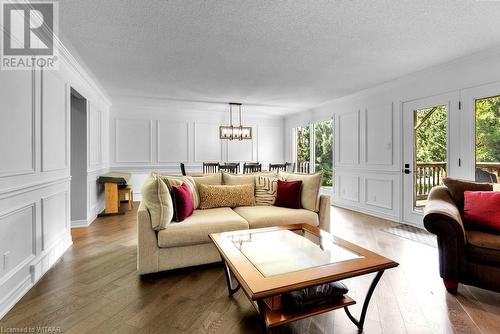 667 Lansdowne Avenue, Woodstock, ON - Indoor Photo Showing Living Room