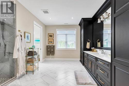 241 Tamarack Boulevard, Woodstock, ON - Indoor Photo Showing Bathroom