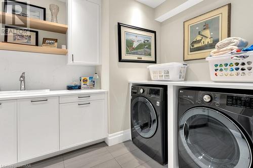 241 Tamarack Boulevard, Woodstock, ON - Indoor Photo Showing Laundry Room