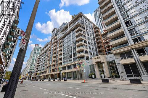 305 - 270 Wellington Street W, Toronto, ON - Outdoor With Balcony With Facade