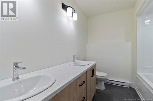 172 Ernest Street, Dieppe, NB - Indoor Photo Showing Bathroom