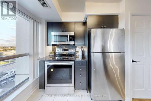 1017 - 185 Oneida Crescent, Richmond Hill, ON - Indoor Photo Showing Kitchen