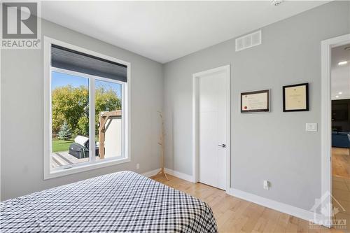 349 Shoreway Drive, Greely, ON - Indoor Photo Showing Bedroom