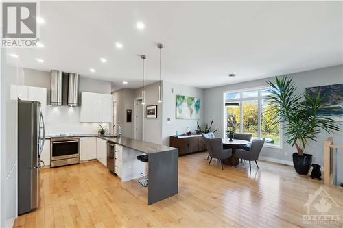 349 Shoreway Drive, Greely, ON - Indoor Photo Showing Kitchen With Upgraded Kitchen