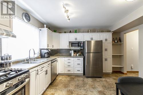 5 - 169 Bond Street, Ingersoll, ON - Indoor Photo Showing Kitchen With Double Sink