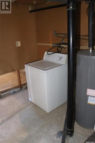 410 Main Street, Climax, SK - Indoor Photo Showing Laundry Room