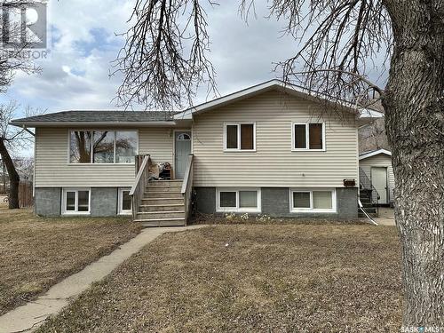 645 Isabelle Street, Estevan, SK - Outdoor With Facade