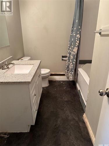 645 Isabelle Street, Estevan, SK - Indoor Photo Showing Bathroom