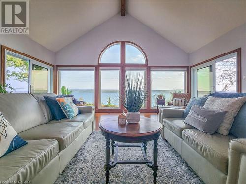 9 Kathleen Avenue, South Bruce Peninsula, ON - Indoor Photo Showing Living Room