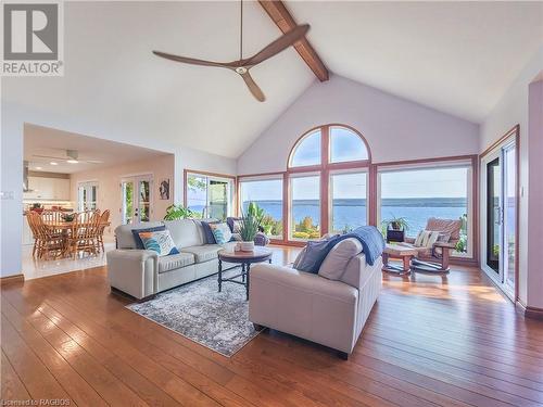 9 Kathleen Avenue, South Bruce Peninsula, ON - Indoor Photo Showing Living Room