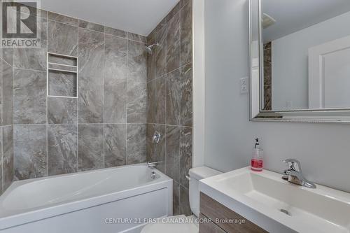 244 Giles Street, London, ON - Indoor Photo Showing Bathroom