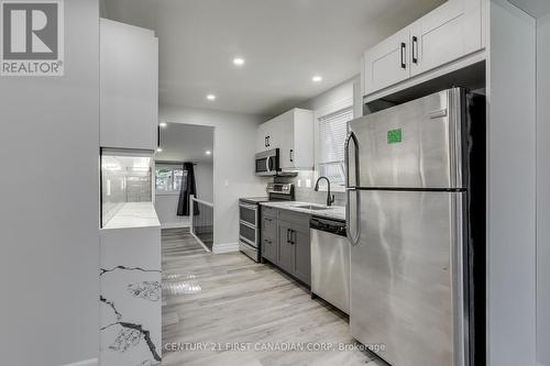 244 Giles Street, London, ON - Indoor Photo Showing Kitchen