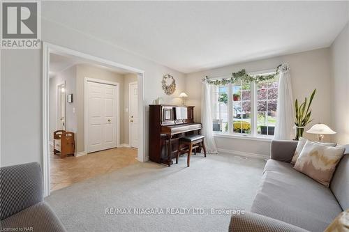 31 Graves Crescent, St. Catharines, ON - Indoor Photo Showing Living Room