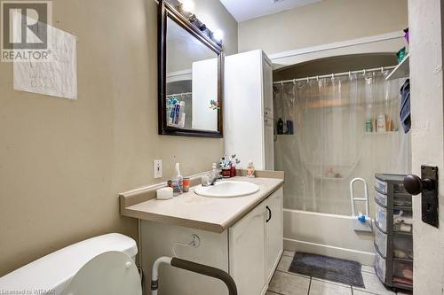 132 Tillson Avenue, Tillsonburg, ON - Indoor Photo Showing Bathroom