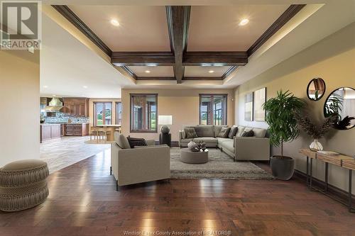 2000 Kelly Road, Lasalle, ON - Indoor Photo Showing Living Room