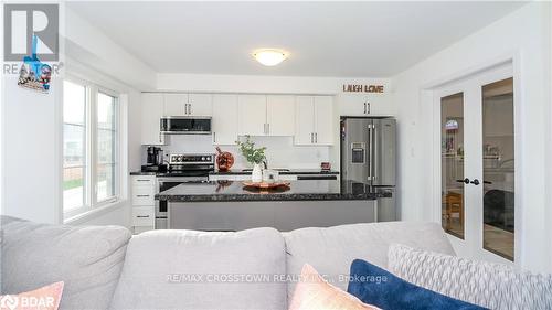 66 Pumpkin Corner Crescent, Barrie, ON - Indoor Photo Showing Kitchen