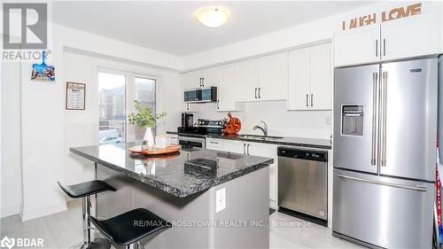 66 Pumpkin Corner Crescent, Barrie, ON - Indoor Photo Showing Kitchen With Upgraded Kitchen