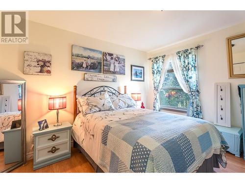 6500 Macdonald Place, Summerland, BC - Indoor Photo Showing Bedroom