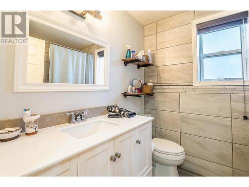 6500 Macdonald Place, Summerland, BC - Indoor Photo Showing Bathroom