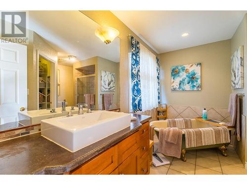 6500 Macdonald Place, Summerland, BC - Indoor Photo Showing Bathroom