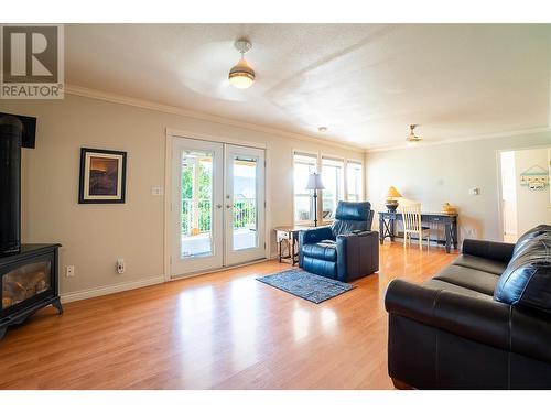 6500 Macdonald Place, Summerland, BC - Indoor Photo Showing Living Room With Fireplace