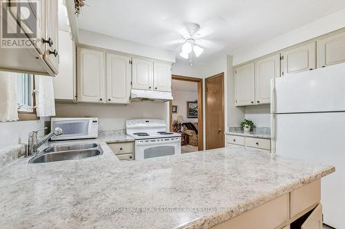 424 Donnybrook Road, Oakville, ON - Indoor Photo Showing Kitchen With Double Sink