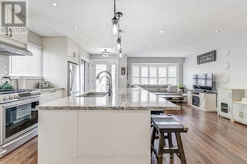 3292 Grechen Road, Mississauga, ON - Indoor Photo Showing Kitchen With Upgraded Kitchen