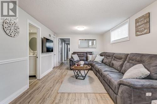 3292 Grechen Road, Mississauga, ON - Indoor Photo Showing Living Room