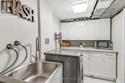 3292 Grechen Road, Mississauga, ON - Indoor Photo Showing Laundry Room