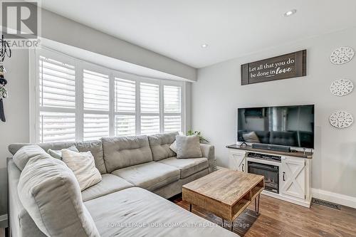 3292 Grechen Road, Mississauga, ON - Indoor Photo Showing Living Room