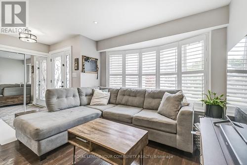 3292 Grechen Road, Mississauga, ON - Indoor Photo Showing Living Room