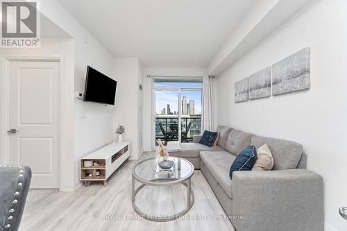 812 - 3700 Highway 7, Vaughan, ON - Indoor Photo Showing Living Room