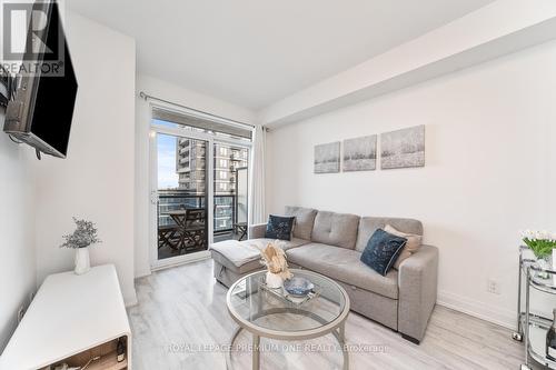 812 - 3700 Highway 7, Vaughan, ON - Indoor Photo Showing Living Room