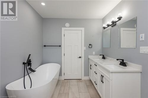 537 Ann Street Unit# C, North Bay, ON - Indoor Photo Showing Bathroom