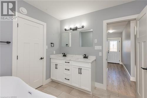 537 Ann Street Unit# C, North Bay, ON - Indoor Photo Showing Bathroom