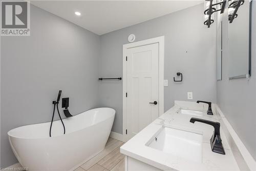 537 Ann Street Unit# C, North Bay, ON - Indoor Photo Showing Bathroom