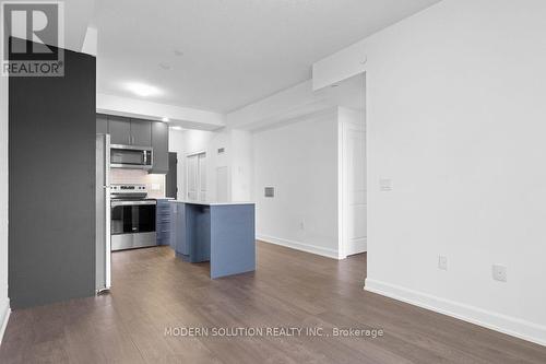 426 - 3200 William Coltson Avenue, Oakville, ON - Indoor Photo Showing Kitchen With Stainless Steel Kitchen