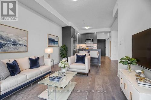 426 - 3200 William Coltson Avenue, Oakville, ON - Indoor Photo Showing Living Room