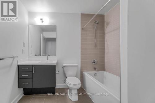 426 - 3200 William Coltson Avenue, Oakville, ON - Indoor Photo Showing Bathroom