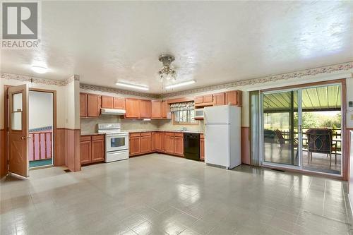 3951 County Road 18 Road, Prescott, ON - Indoor Photo Showing Kitchen