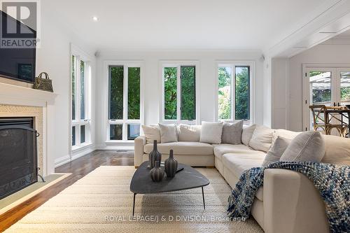 40 Glenview Avenue, Toronto, ON - Indoor Photo Showing Living Room With Fireplace