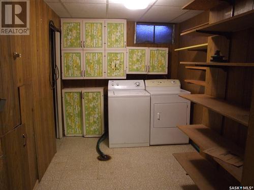 313 21 Highway N, Leader, SK - Indoor Photo Showing Laundry Room