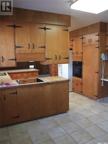 313 21 Highway N, Leader, SK - Indoor Photo Showing Kitchen