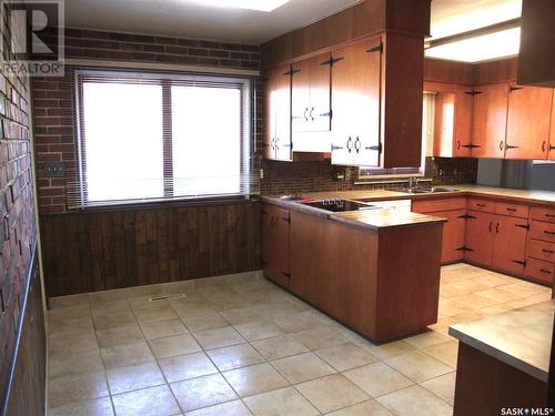 313 21 Highway N, Leader, SK - Indoor Photo Showing Kitchen With Double Sink