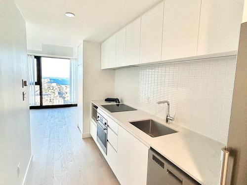 Vue d'ensemble - 5808-1245 Rue De Bleury, Montréal (Ville-Marie), QC - Indoor Photo Showing Kitchen With Upgraded Kitchen